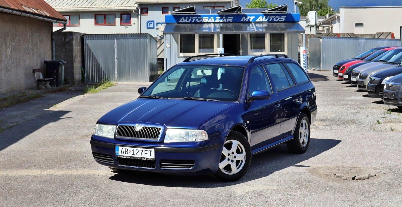 Škoda Octavia Combi 1.6 ie TOUR
